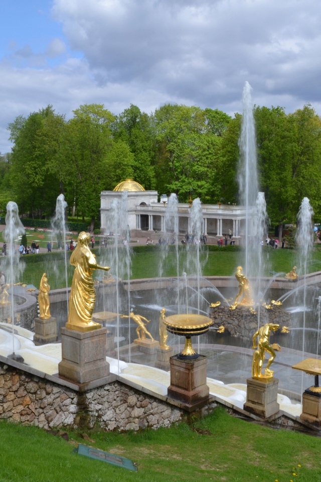 Фонтаны в парке, Петергоф. Санкт Петербург. Россия 