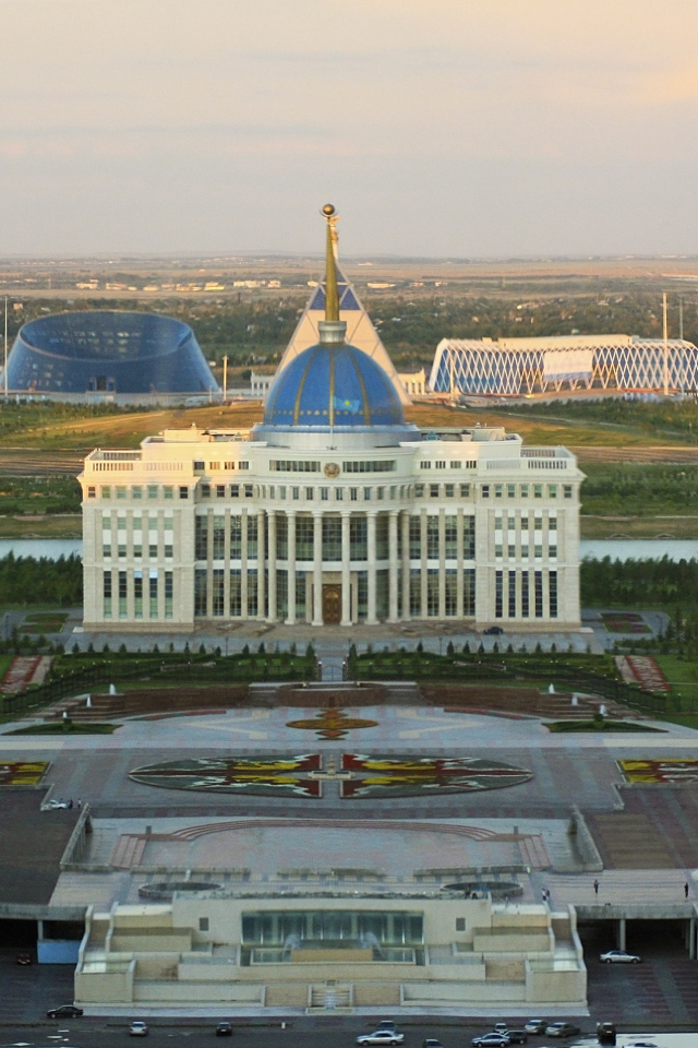 Панорама города Астана со смотровой площадки Байтерека 