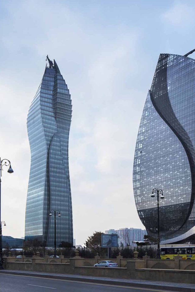 Socar Tower и Azersu Office Tower - высотные здания Баку