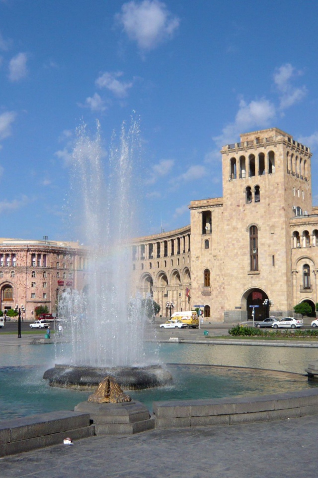 Фонтан на площади Республики город Ереван 