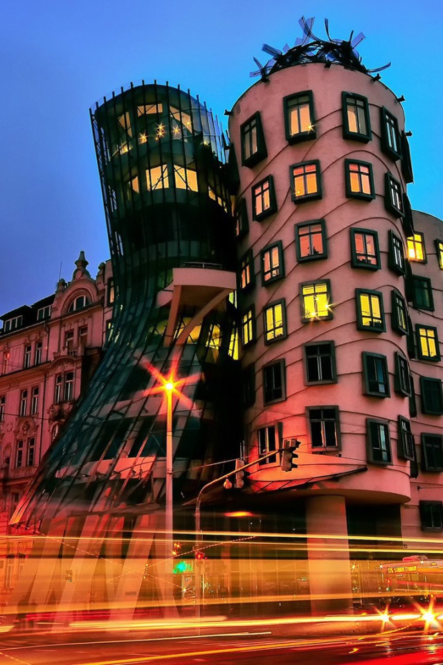 Необычный Танцующий дом,  Прага. Чехия 