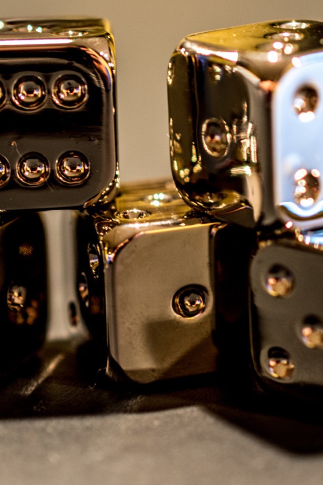 Золотые игральные кости 