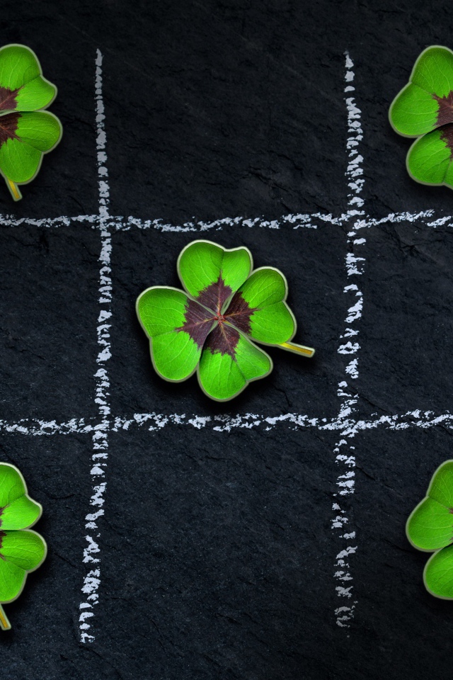 Игра крестики нолики с листьями клевера 