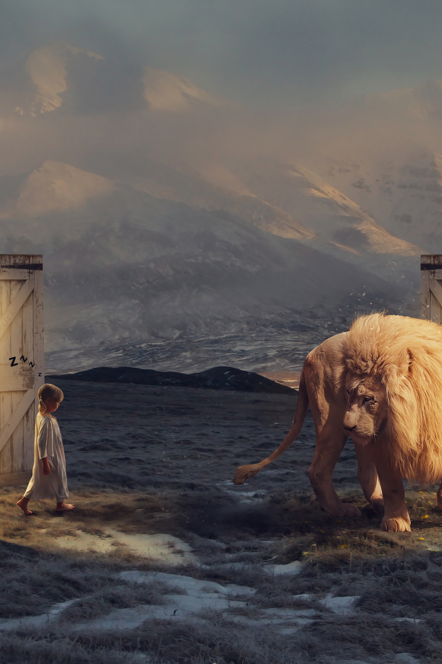 Маленькая девочка идет в фантастическую дверь у белому льву