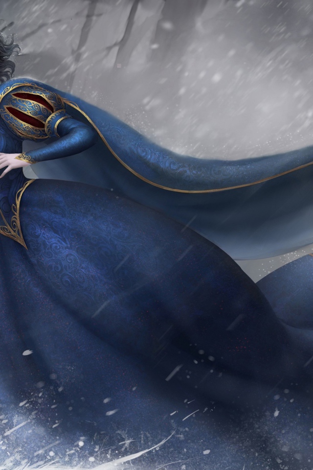 Фантастическая принцесса в красивом платье в темном лесу