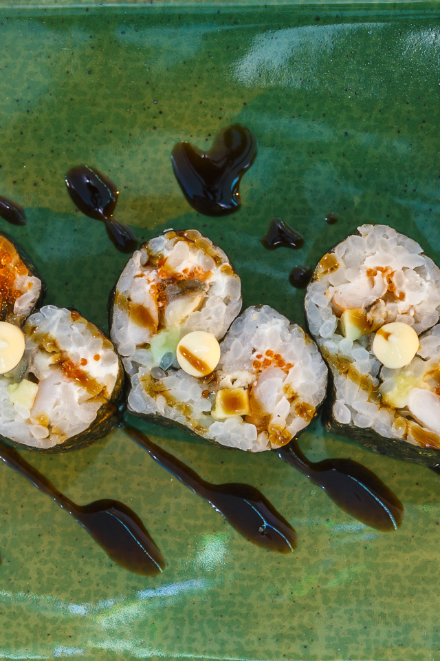 Аппетитные японские суши в форме сердца 