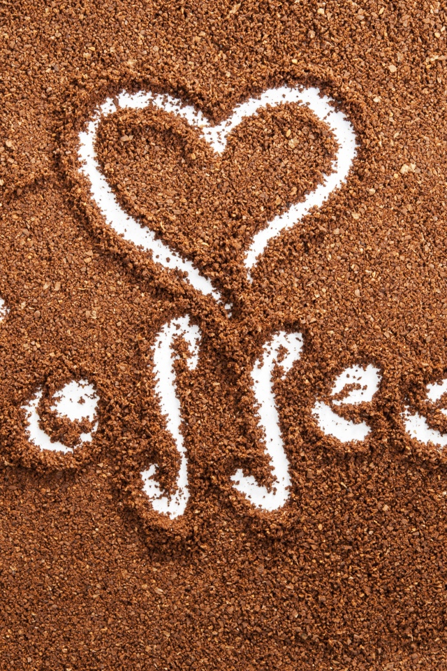 Черный молотый кофе с надписью Я люблю кофе