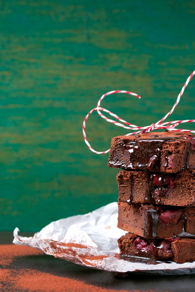 Аппетитное шоколадное пирожное брауни