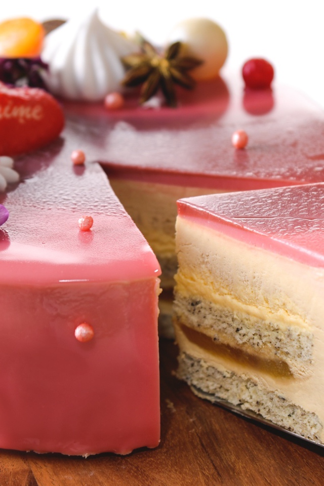 Аппетитный розовый торт 