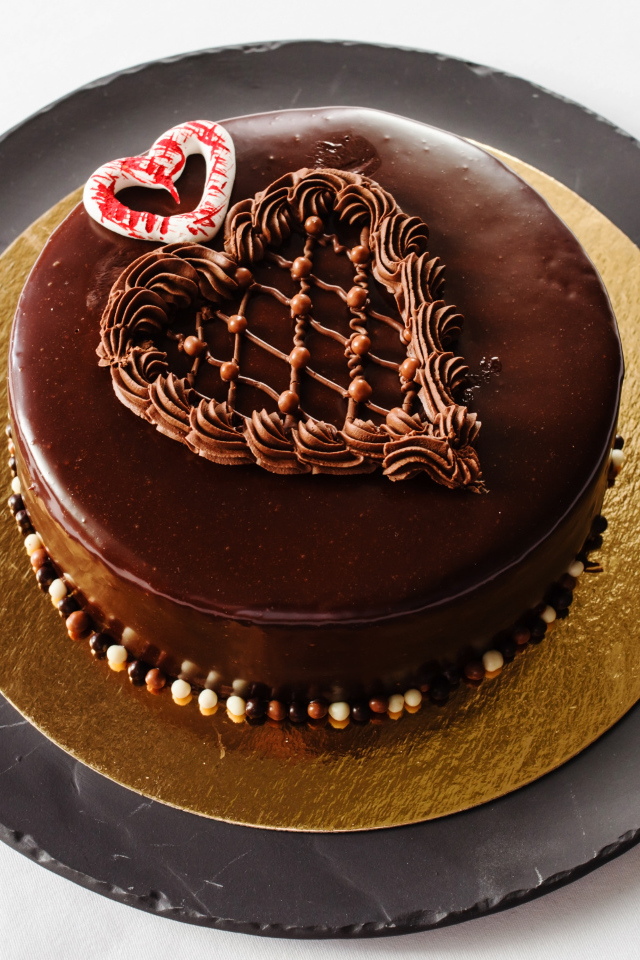 Торт с черным шоколадом и кремом 