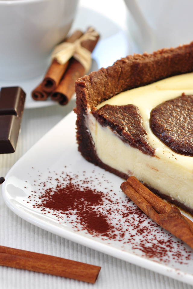 Чизкейк с шоколадом, печеньем и корицей