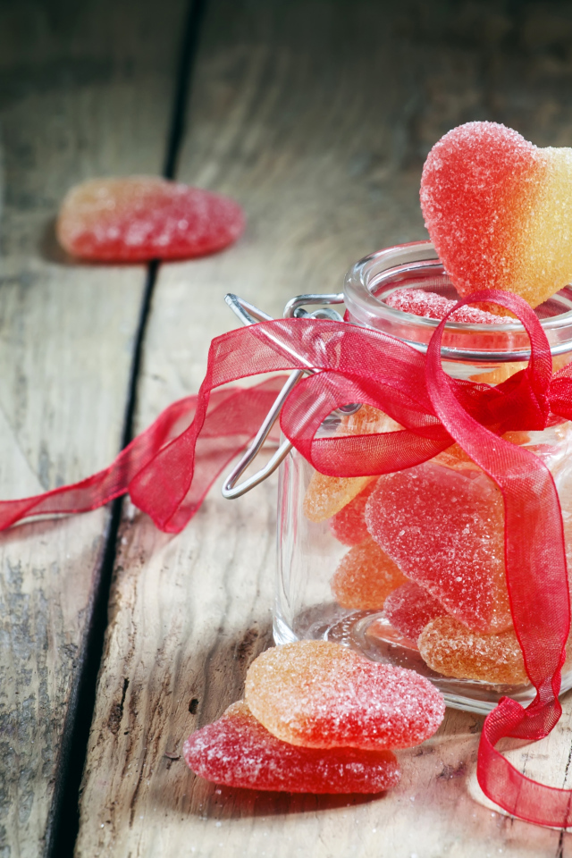 Мармеладные конфеты в форме сердца в стеклянной банке