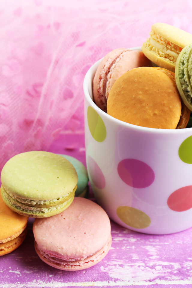 Разноцветное кондитерское изделие макарон 