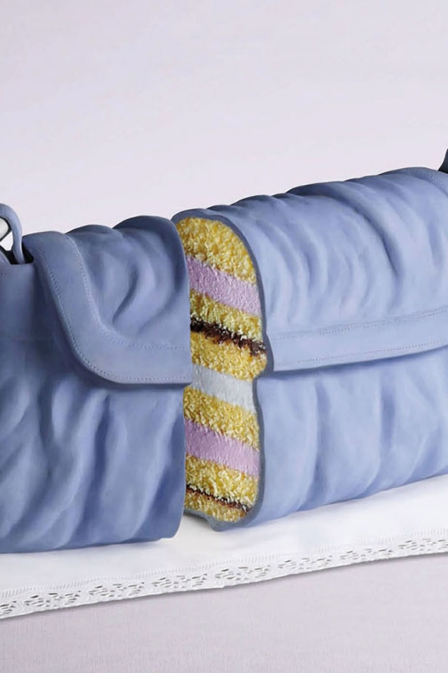 Необычный торт в виде женской  сумочки