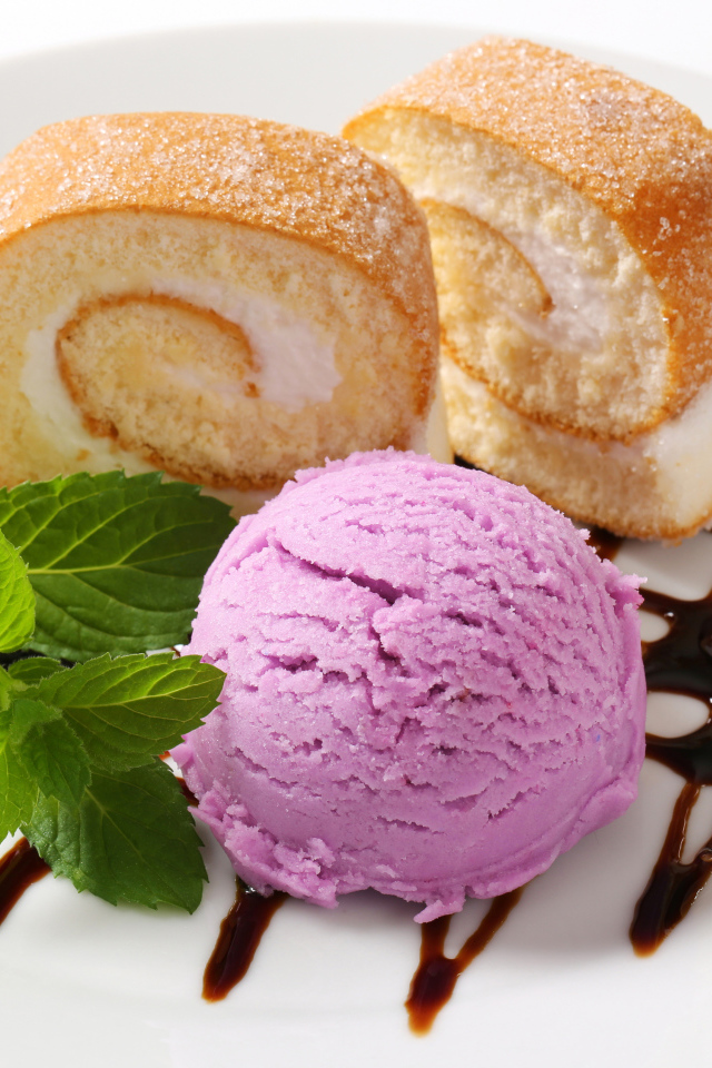 Ванильный рулет с мороженым 