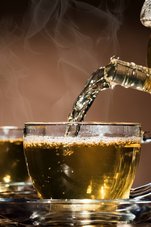 Травяной чай в прозрачных чашках 