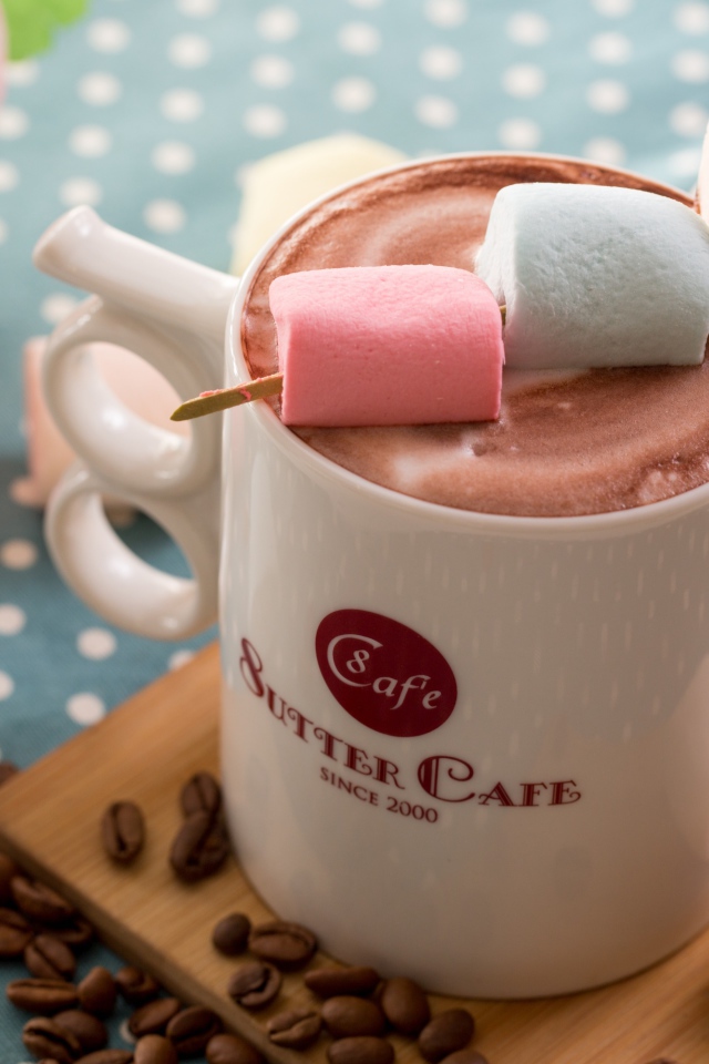 Горячий шоколад с кусочками маршмеллоу