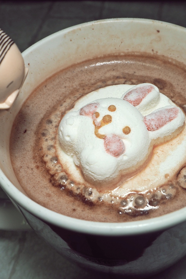 Горячий какао с зайцем из зефира 