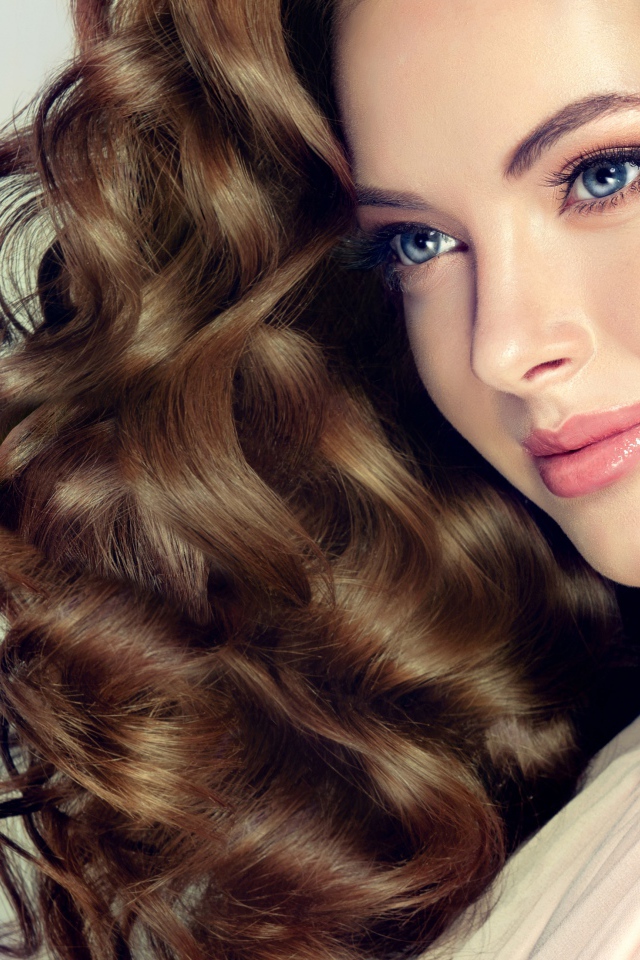 Нежная голубоглазая девушка модель