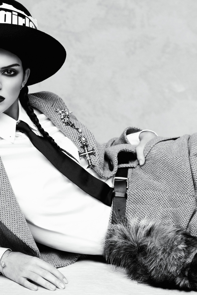 Американская модель Кендалл Дженнер, черно белое фото 