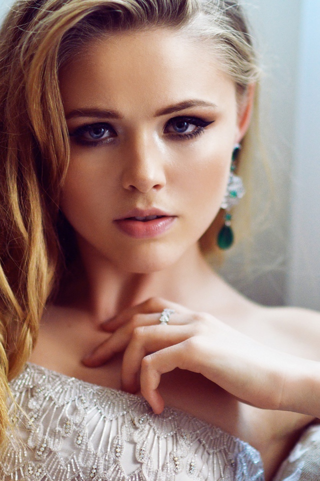 Красивая блондинка модель Кристина Базан