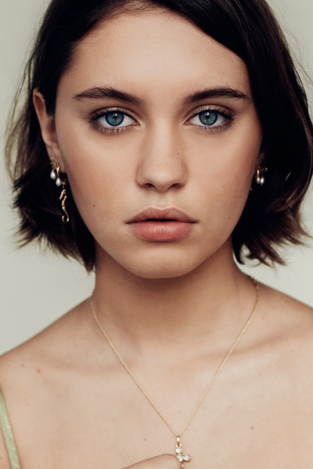 Красивая девушка, английская модель Айрис Лоу