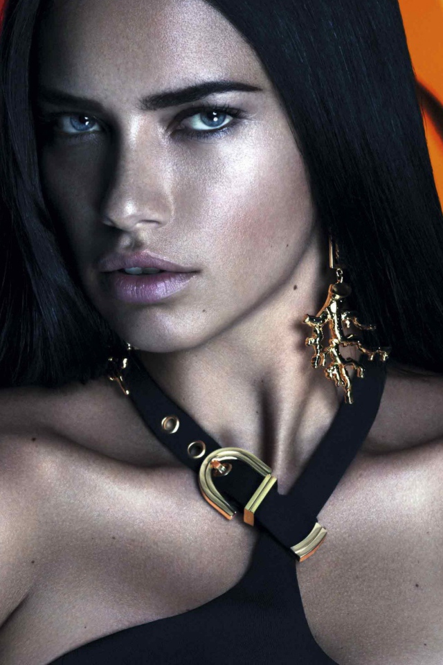 Эффектная девушка супермодель Адриана Лима