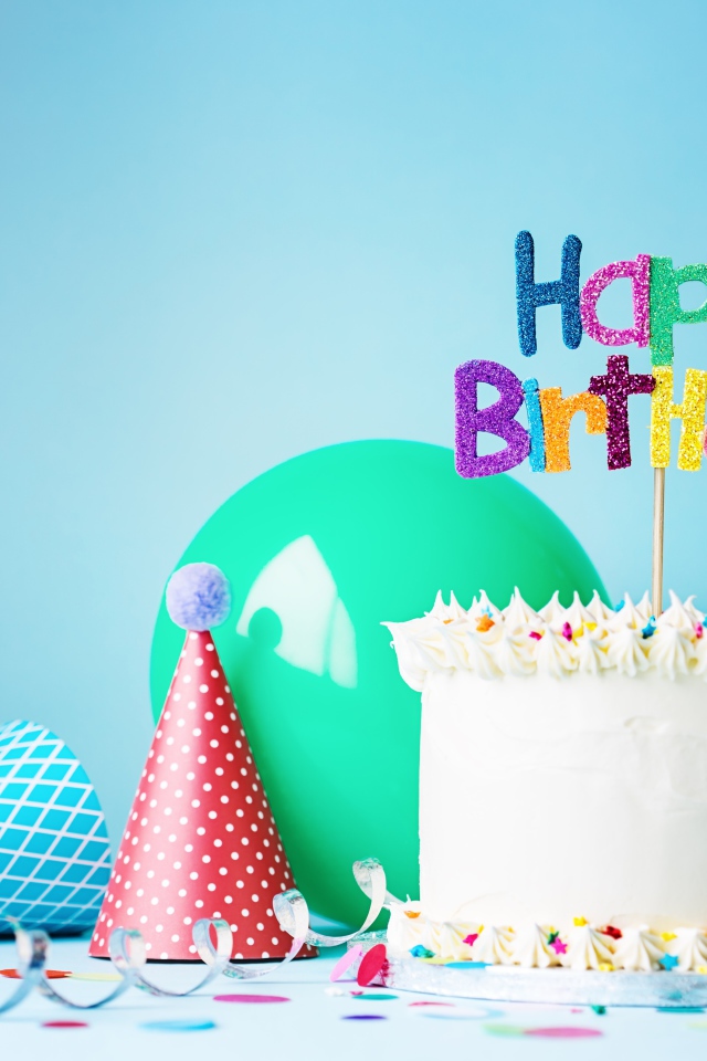 Красивый праздничный торт и украшения на день рождения