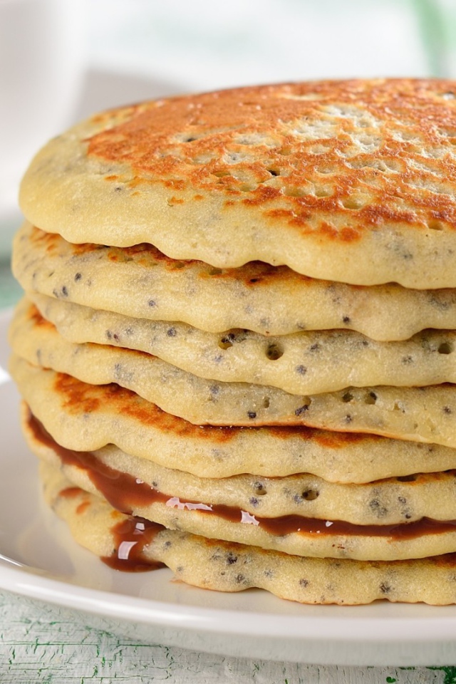 Стопка аппетитных блинов на Масленицу 