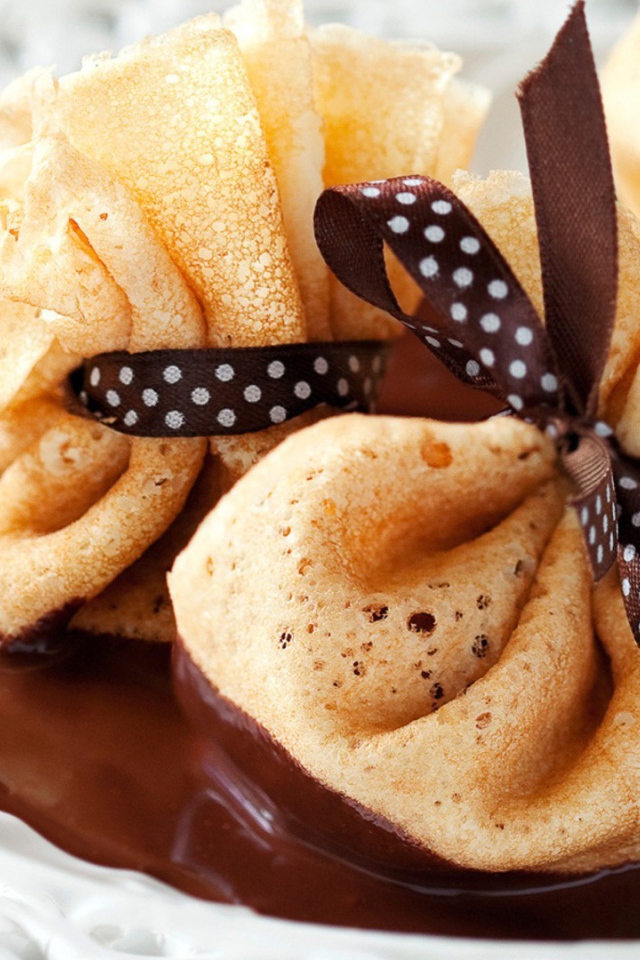 Мешочки из блинов в шоколаде на Масленицу 