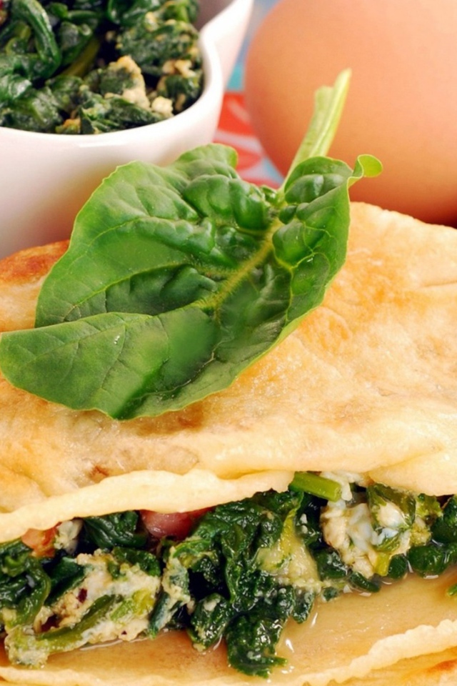 Аппетитные блинчики с зеленью на Масленицу 