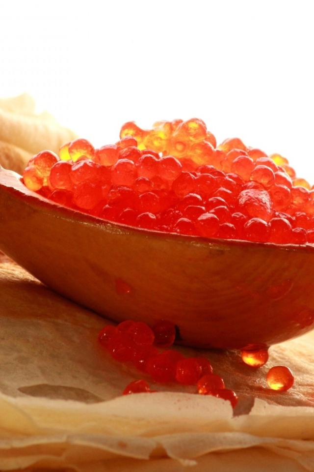 Блинчики и ложка красной икры на Масленицу 2017 