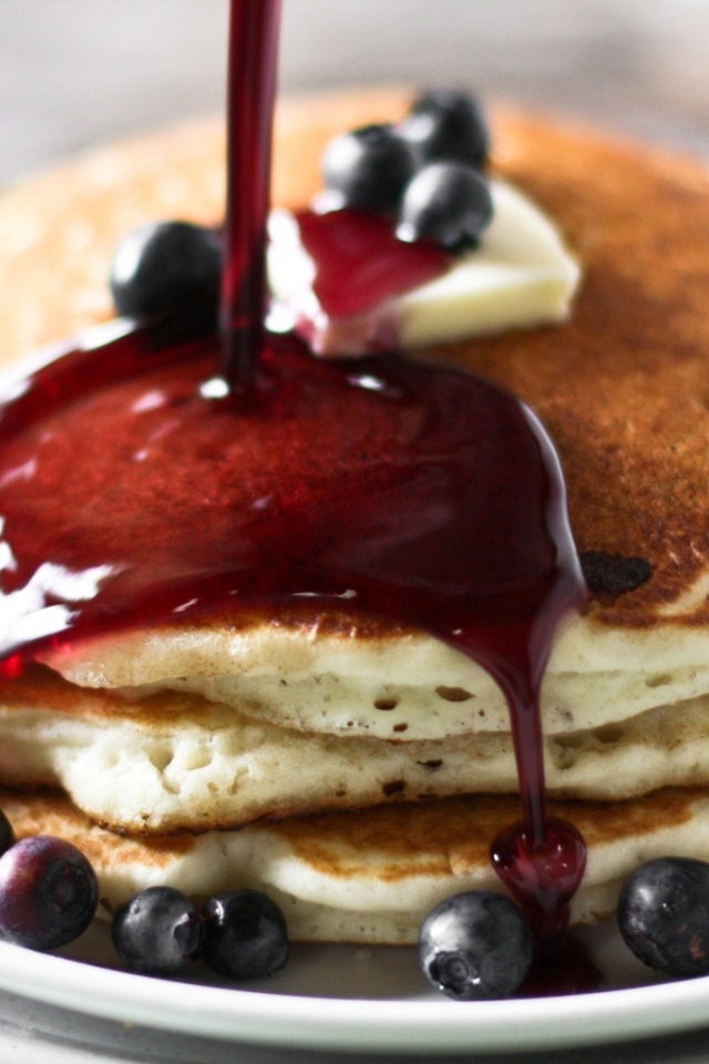 Блинчики с черничным джемом на Масленицу 