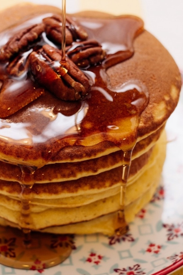 Блины с орехами и медом на Масленицу 