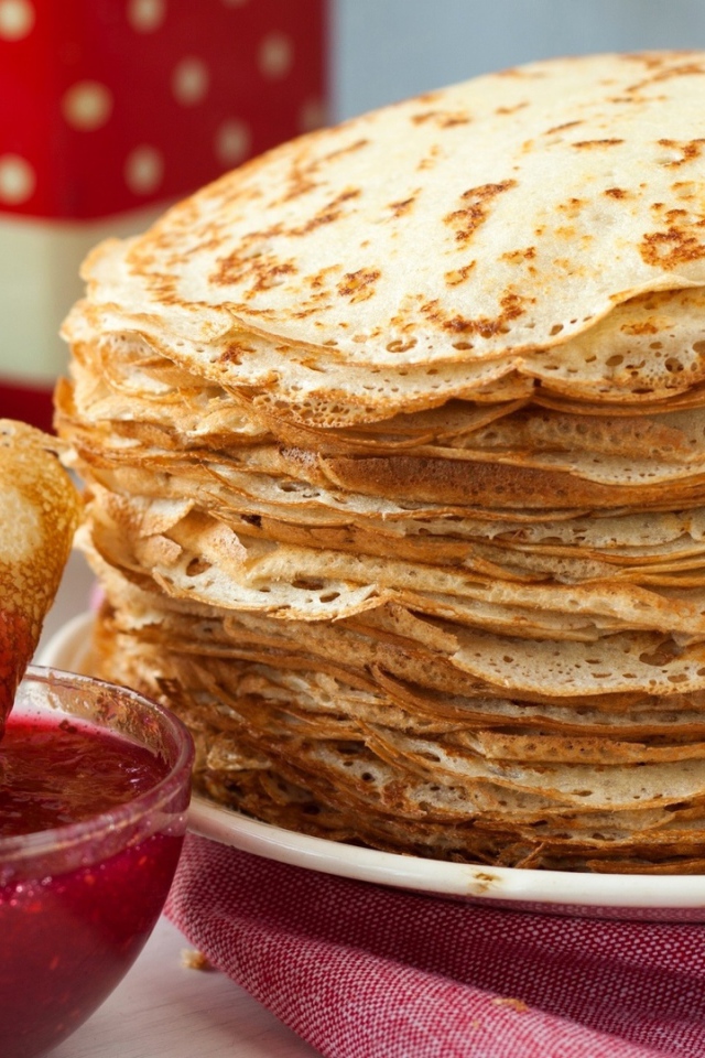 Тонкие блины с джемом на Масленицу 2017 