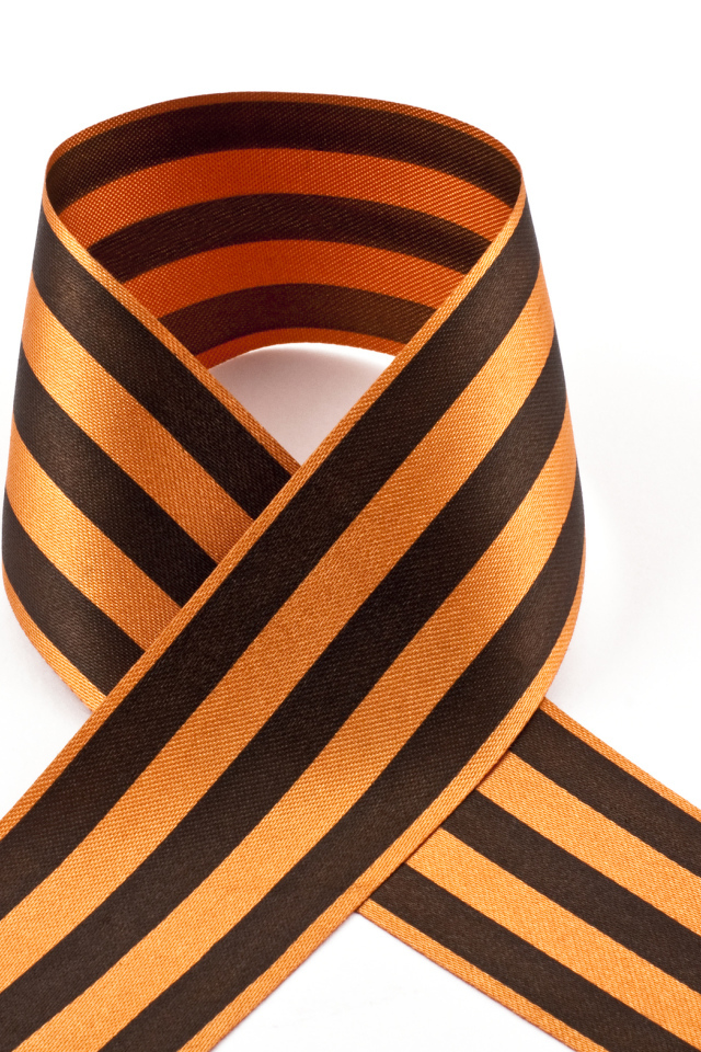 Георгиевская ленточка на день Победы 9 мая на белом фоне 