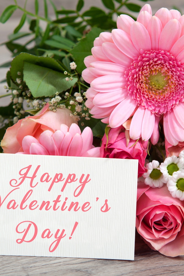 Букет розовых гербер с розами и ромашками с открыткой на День Святого Валентина