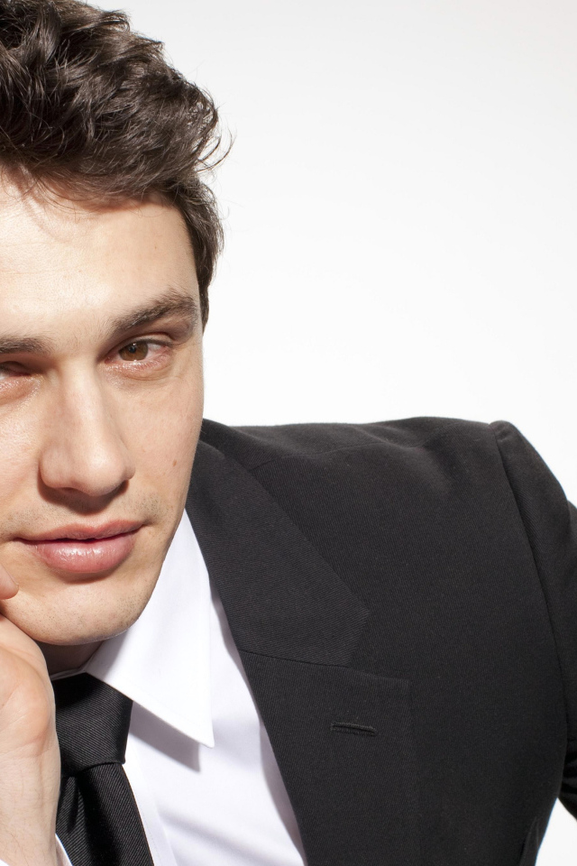 Американский актер Джеймс Франко в стильном костюме