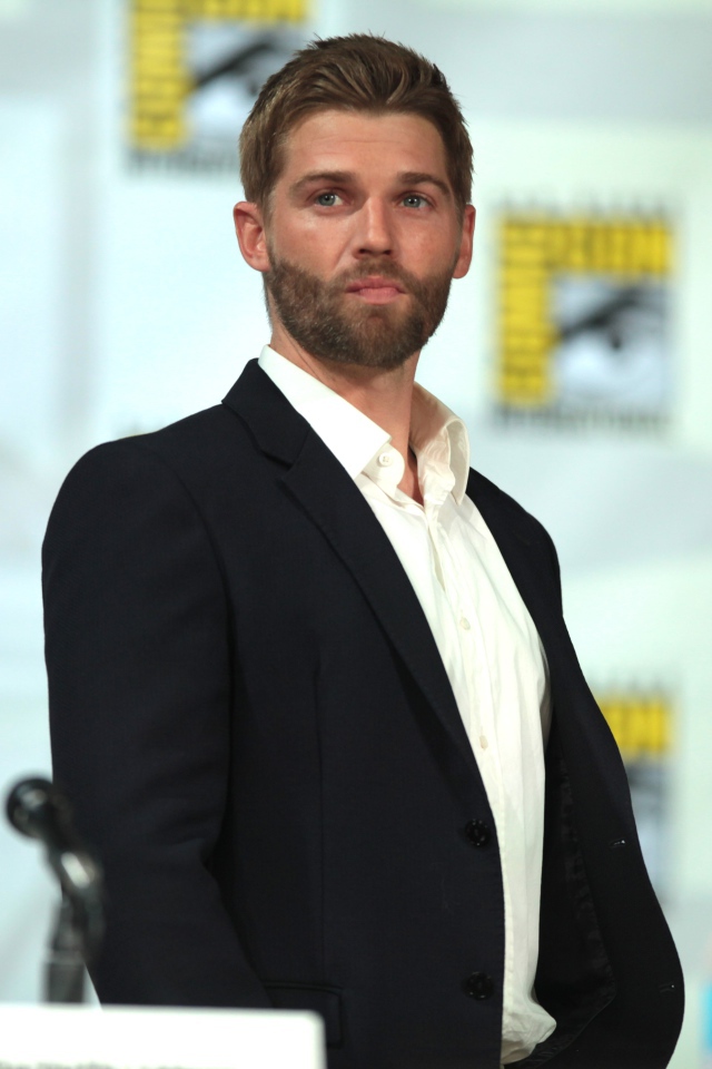 Американский актер  Майкл Фогель в костюме