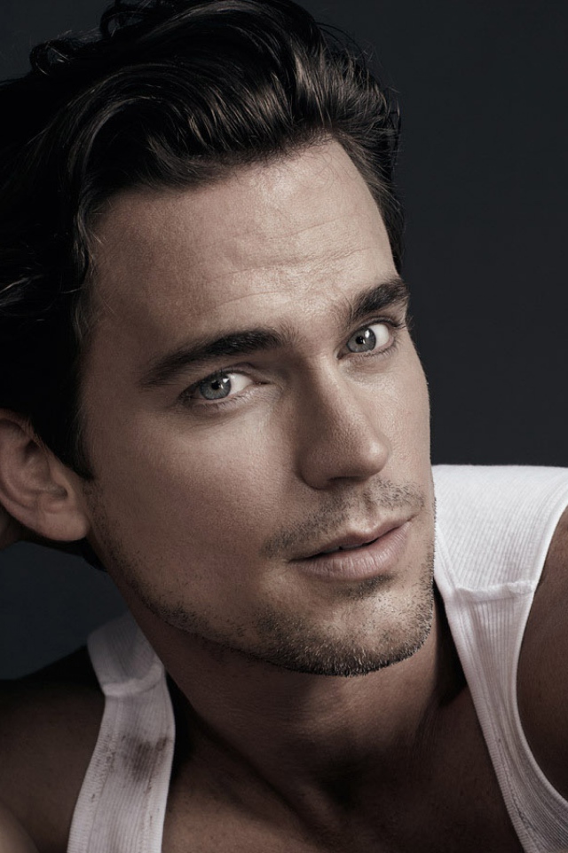 Красивый популярный актер Мэтт Бомер