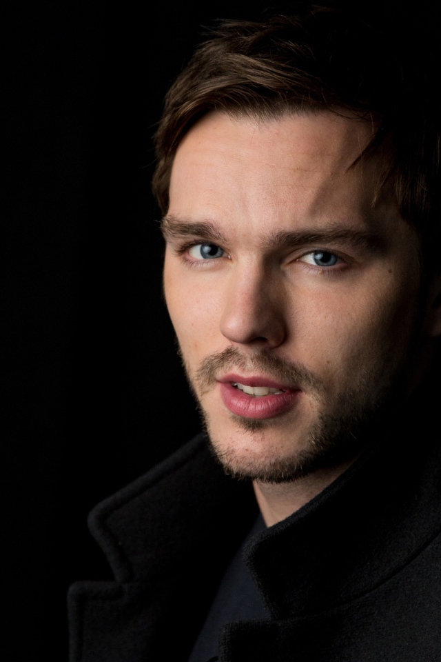 Красивый молодой актер Николас Холт 