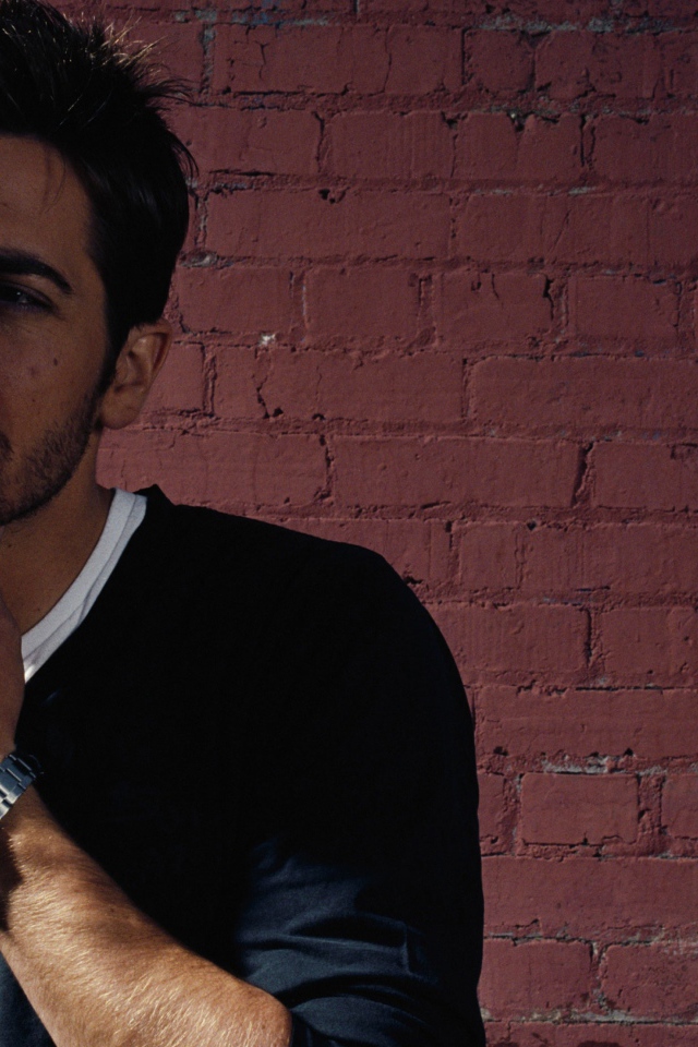 Популярный актер Джейк Джилленхол с часами на руке