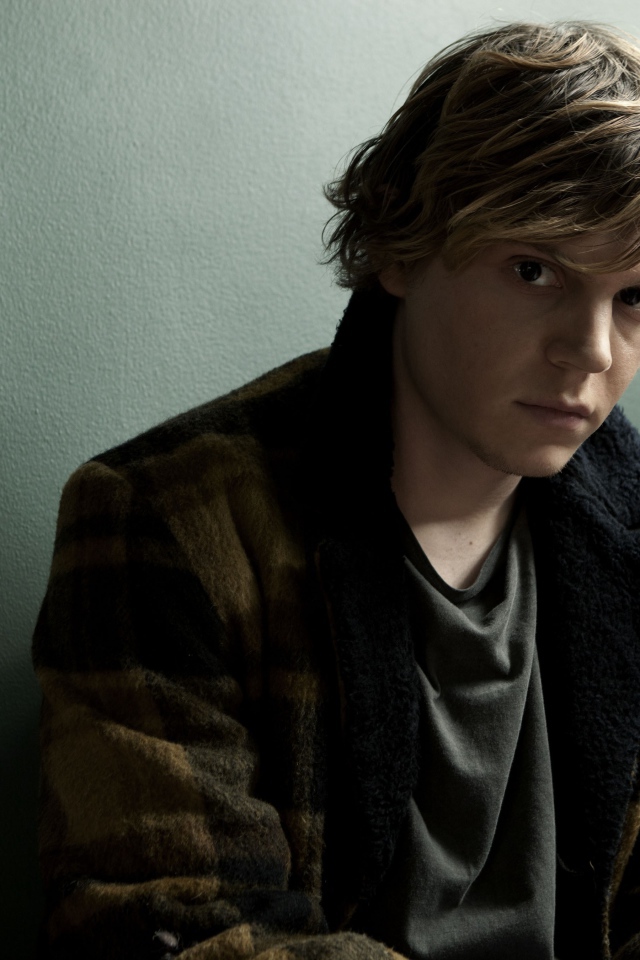 Молодой американский актер Эван Питерс