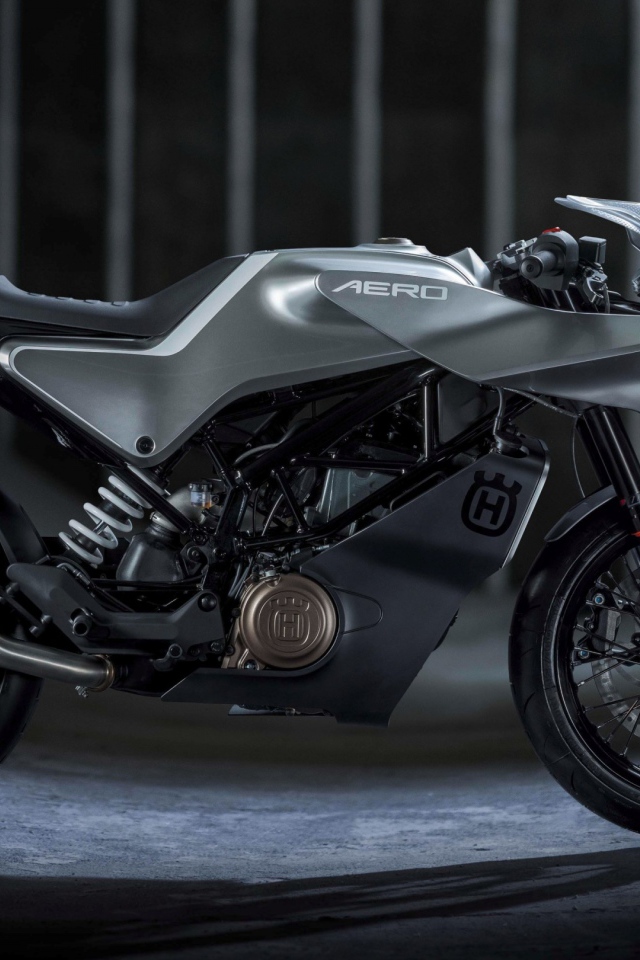 Черный мотоцикл Husqvarna Vitpilen 401 вид сбоку