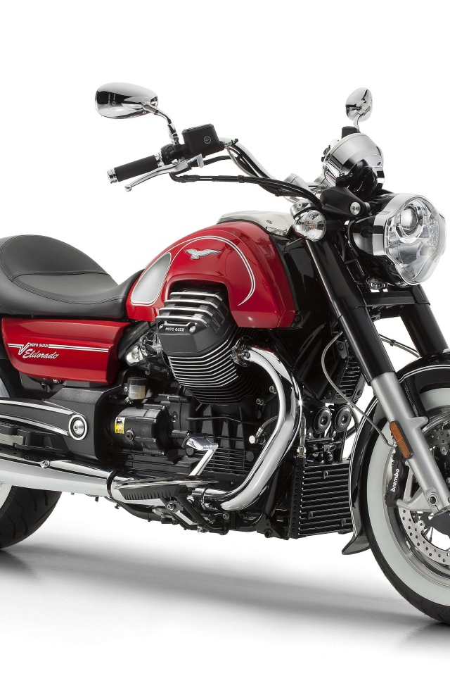 Мотоцикл Guzzi Eldorado на белом фоне