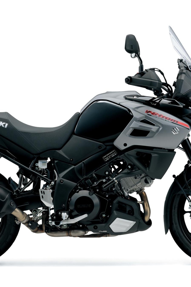 Мотоцикл Suzuki V-Strom 1000 на белом фоне 