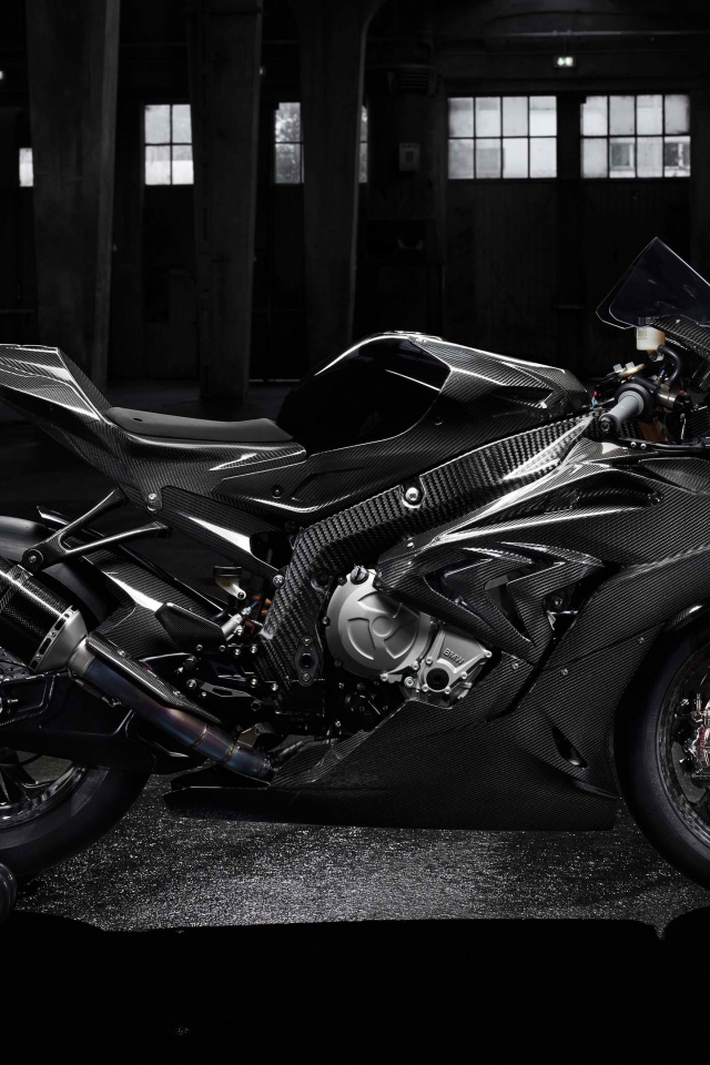 Черный мотоцикл BMW HP4 Race, 2018 