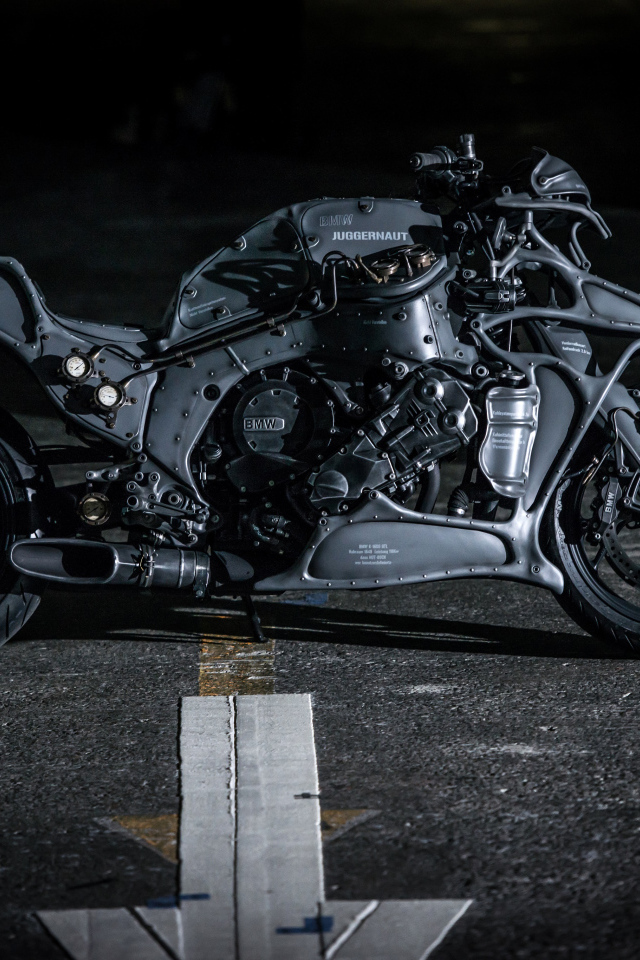 Черный мотоцикл  BMW K1600GTL Juggernaut