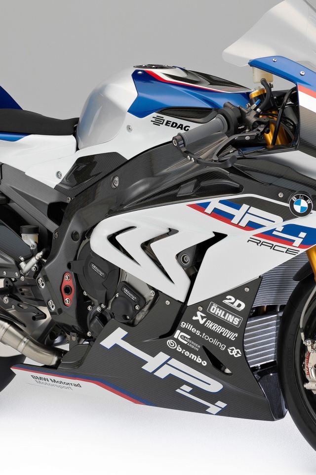 Супербайк BMW HP4 Race, 2017 на сером фоне