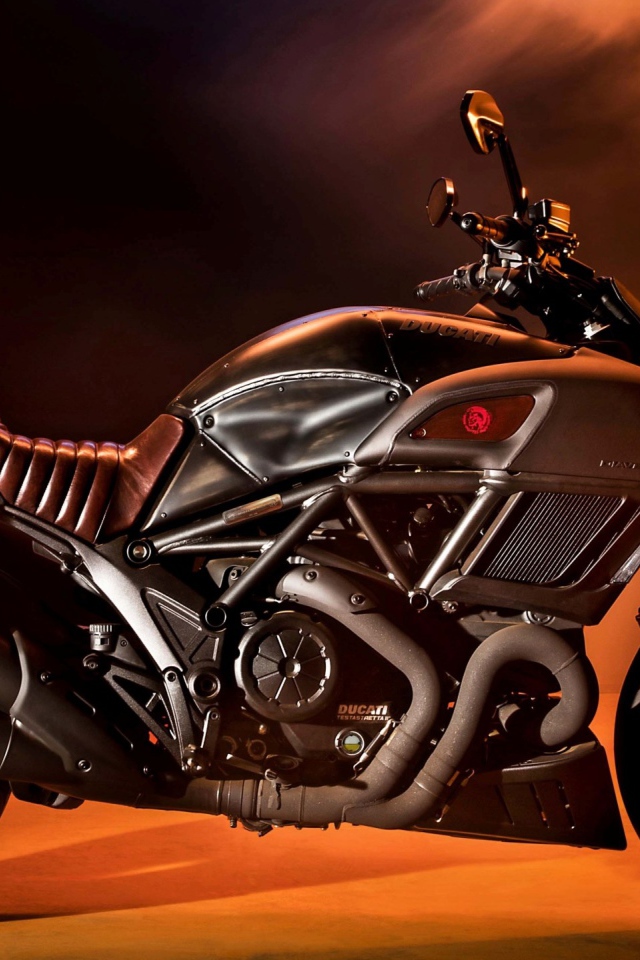 Черный автомобиль Ducati Diavel Diesel 2017 